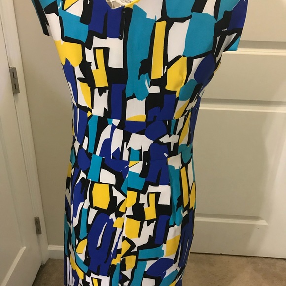 Abstract Design Dress - Picture 2 of 4